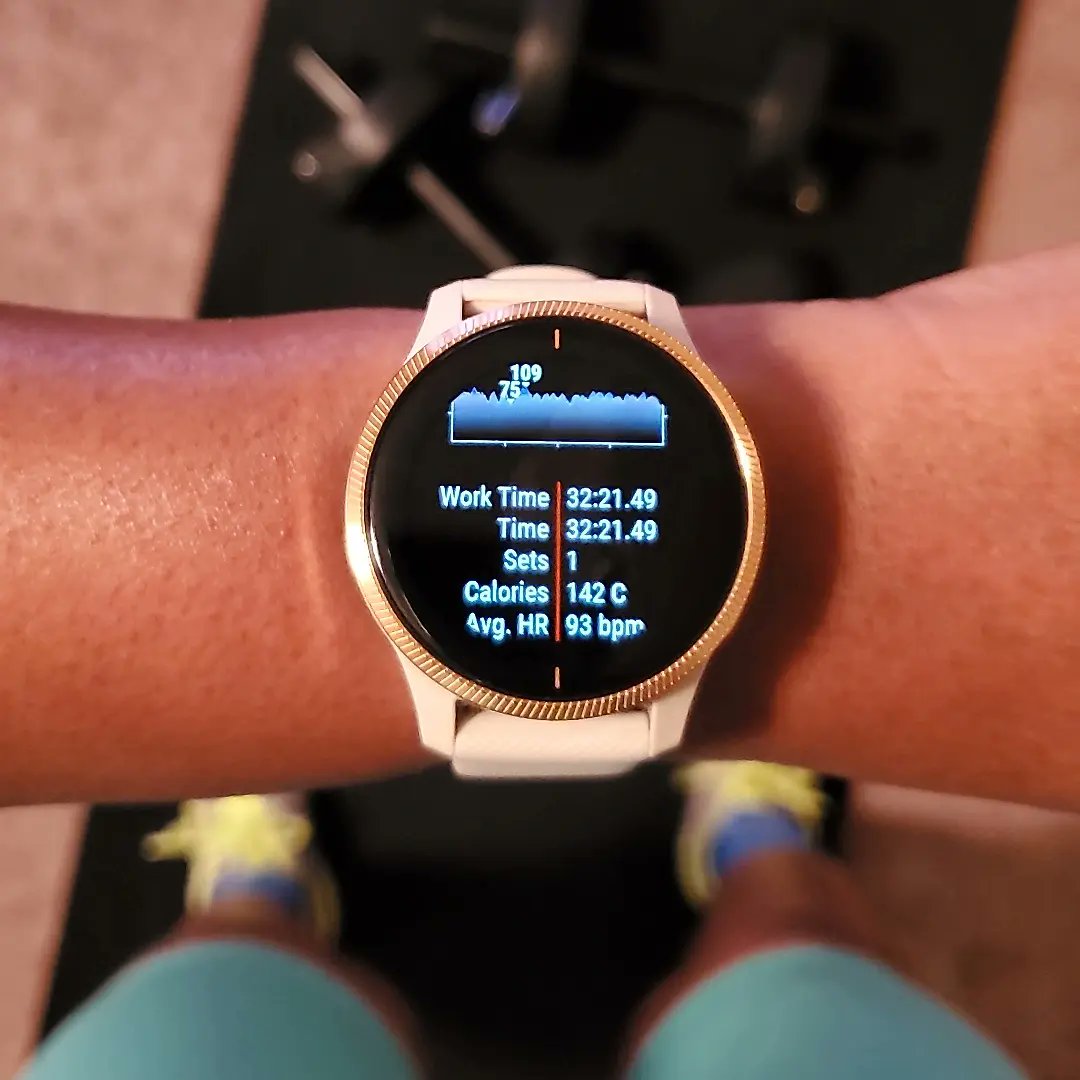 crys1788's tweet photo. Shoulders on 🔥 tonight! 💪🏾#shoulders #shouldersonfire #upperbody #upperbodystrength #strength #strengthtraining #ironseries #CarolineGirvan #garmin #garminvenu #garminfitness #garminwellness #beatyesterday #leagueofgarmin #fit #fitness #fitmom #fitover40
#workout #training https://t.co/vT77RkeA5D