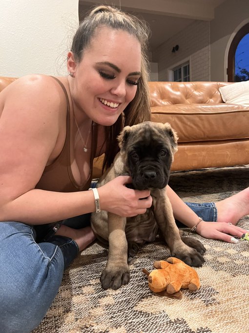 In honor of my new puppy Aqilla. Let&rsquo;s start a pet thread. https://t.co/lWSapIaXJO