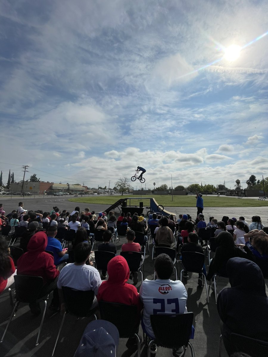DamianVlsqz13's tweet photo. Today we celebrated our March Perfect Attendance students with a BMX Bike show! ππ€©
Stay tuned to see what we have in store for April!
#TeamLongfellow #TeamBCSD https://t.co/aFFF7GJOYf