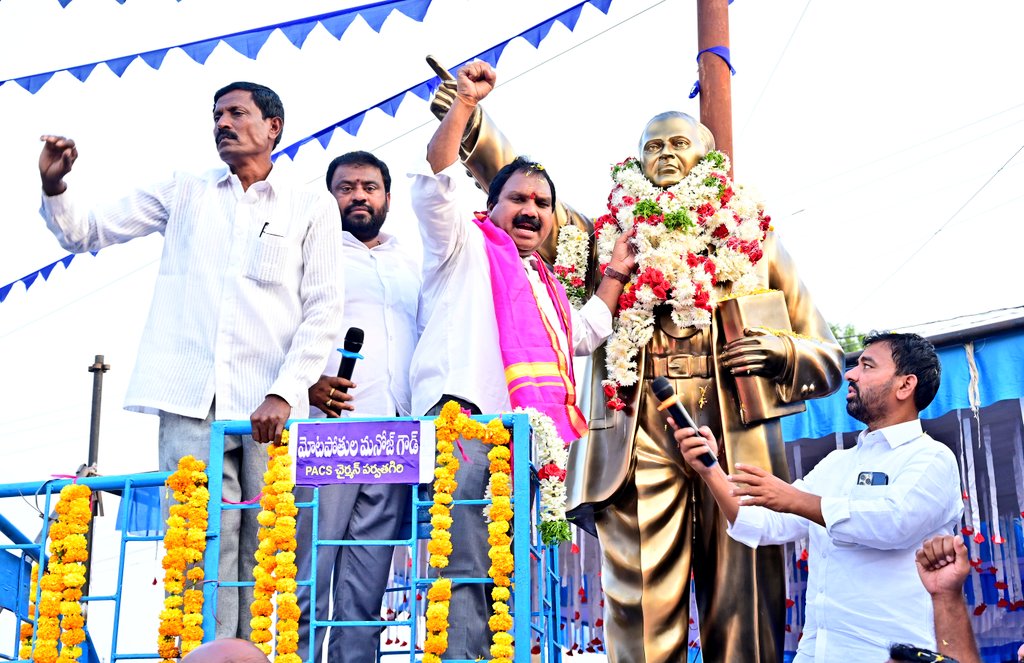 ArooriRamesh's tweet photo. నియోజకవర్గంలోని పర్వతగిరి మండలం అన్నారం షరీఫ్ గ్రామంలో ఏర్పాటు చేసిన మహనీయుడు,భారత రాజ్యాంగ నిర్మాత డాక్టర్ బాబా సాహెబ్ అంబేద్కర్ గారి విగ్రహ ఆవిష్కరణ కార్యక్రమంలో పాల్గొనడం జరిగింది.

#AmbedkarJayanti2023 https://t.co/1N7GWrYjKr