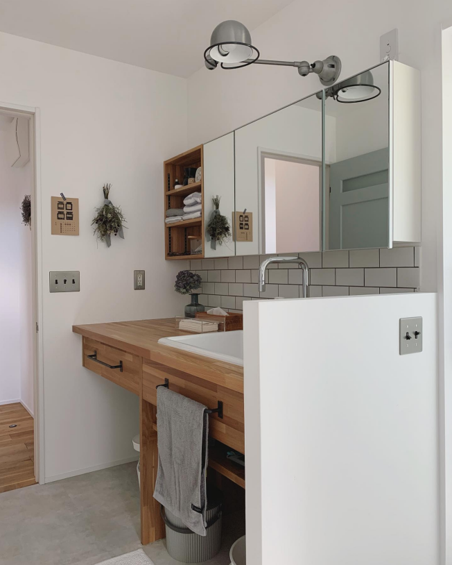 Lumitop_com's tweet photo. L'applique murale Jieldé si371 en acier brossé est un élément central de la pièce.
Retrouvez l'applique murale sur https://t.co/kLVj31o69B
#jielde #jieldé #jieldelamp #madeinfrance #lumitop #industrialdesign #lampejielde #luminaire #light #deco #lampefrançaise https://t.co/EEkiWVu0Sc
