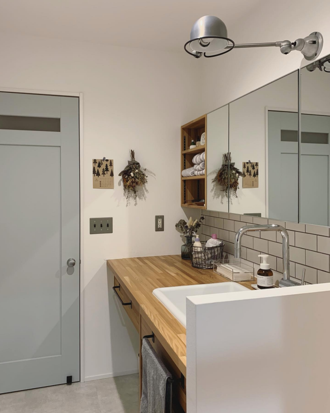 Lumitop_com's tweet photo. L'applique murale Jieldé si371 en acier brossé est un élément central de la pièce.
Retrouvez l'applique murale sur https://t.co/kLVj31o69B
#jielde #jieldé #jieldelamp #madeinfrance #lumitop #industrialdesign #lampejielde #luminaire #light #deco #lampefrançaise https://t.co/EEkiWVu0Sc