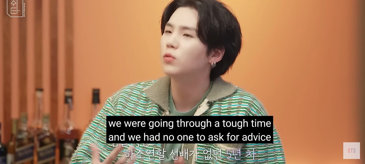 behappy29112015's tweet photo. This is why I NEVER BELIEVED in any of their senoirs whenever they say:  "I'm army" or "Support" BTS (except S.Y from Kara because she mentioned BTS on a radio show before 2017, unlike others) https://t.co/VwxsLZDu9R