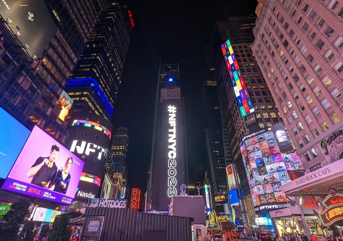 BoomBoomCows's tweet photo. I'm here🗽
I will appear on this display in the near future.
@NFT_NYC
#NFTNYC #NFTNYC2023 https://t.co/27SdJdR9yy
