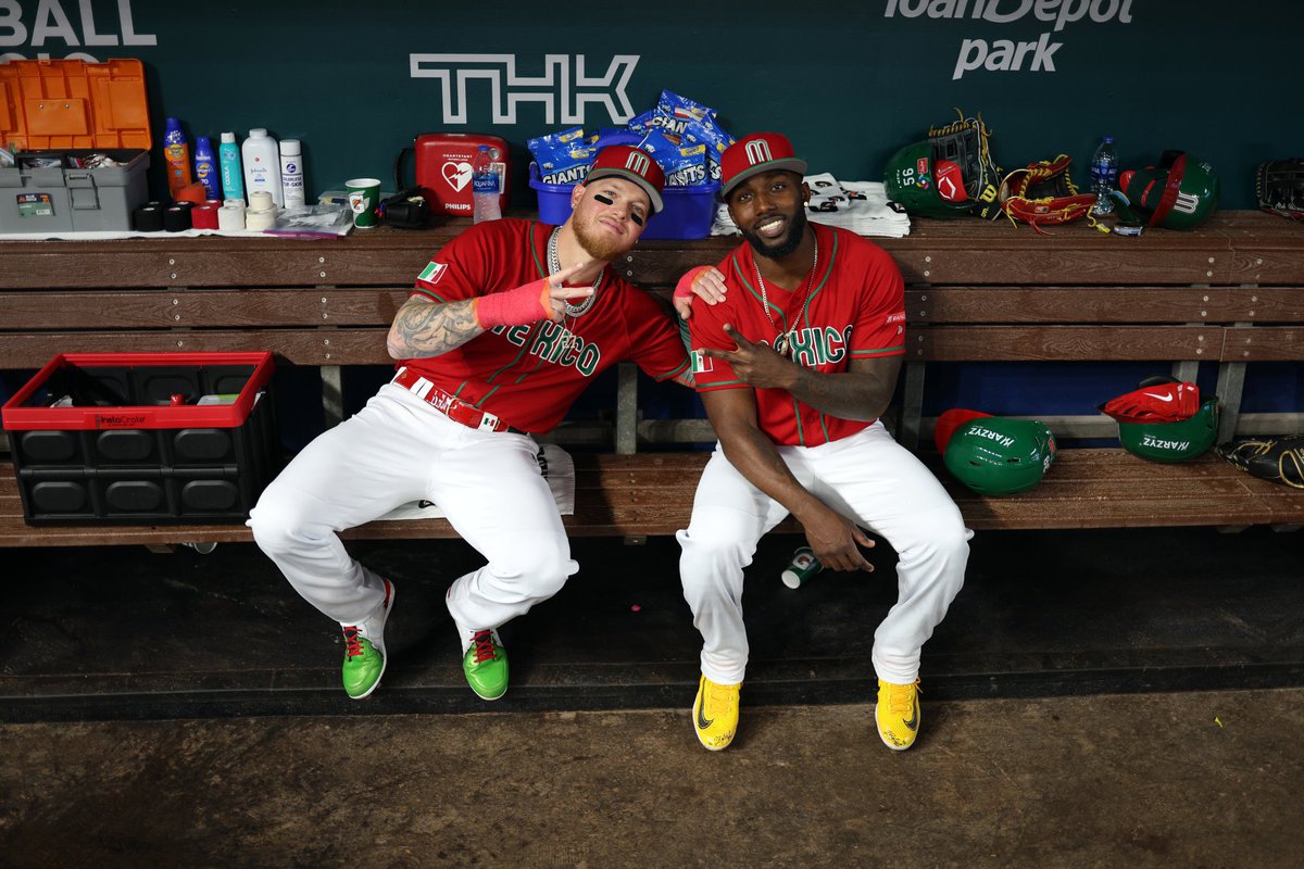 Mexicanos_MLB's tweet photo. Los Mexicanos 🇲🇽 Nacemos donde nos da la Ching#@% Gana!!
Alex “Dugie” Verdugo y @RandyArozarena 🤩🔥⚾️
#Caballos 🐎 https://t.co/aBlNWgKAYD