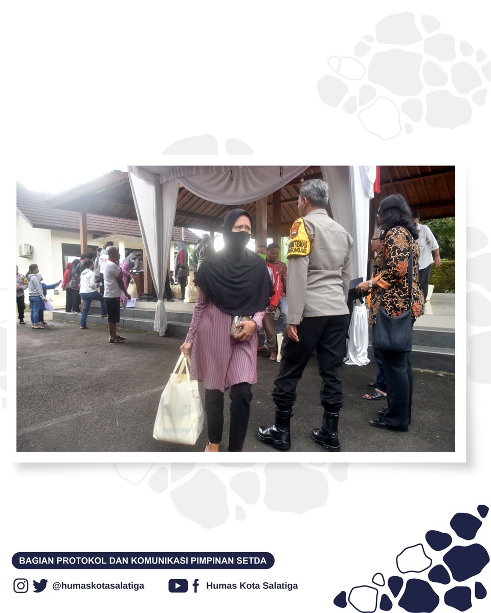 HumasSalatiga's tweet photo. @jokowi @ganjarpranowo @TajYasinMZ @Sinoeng69 #sidomukti #salatiga #kecamatan #bantuan #duafa #sekda #pjwalikota https://t.co/Six4bu7acW