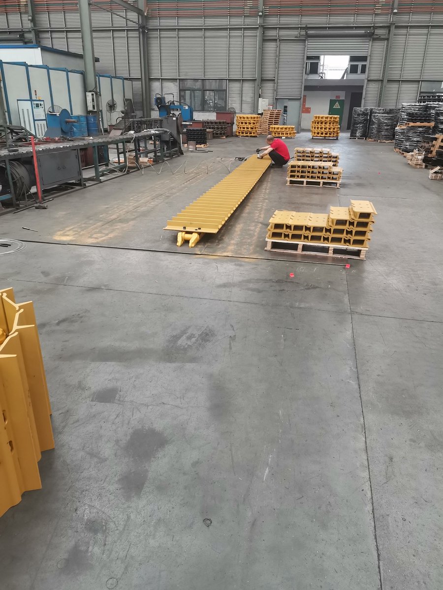 ShirleyFu19's tweet photo. Quality lubricated chains with good prices and 4000hours / 2years warranty time. If any inquiry, please don't hesitate to let me know(My WhatsApp: +8613215072933, Our website: https://t.co/lRFPfnJtey. Thank you and good luck. https://t.co/1rYKiEMFS0
