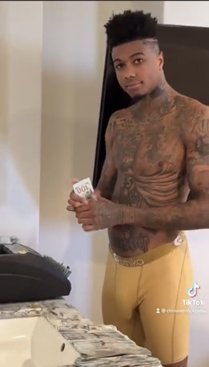 blackb0yblog's tweet photo. Blueface 🤤 https://t.co/JRS5t9HwXG