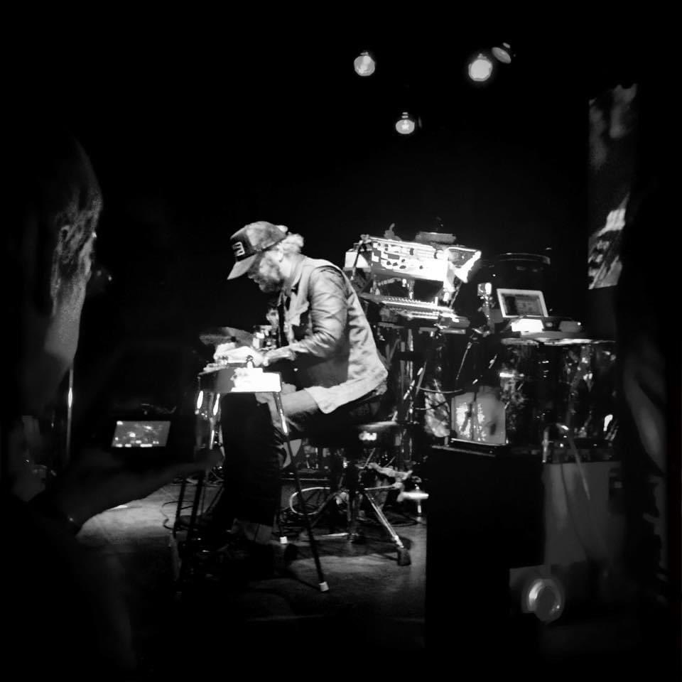 LanceASchart's tweet photo. It’s hard to believe it’s been 8 years since I was on tour with @DanielLanois, @JimWilson45, @Cranesthename, @RoccoDeLuca and @SethLoeser across the EU (NL, BG, FR, UK and IRE)!
Hope you’re all well, gentlemen!
#FleshAndMachine https://t.co/KCVc7NtU1i