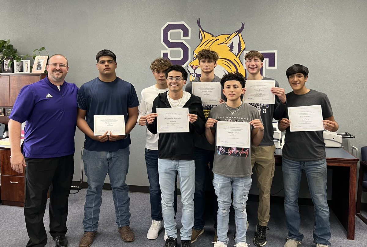 SkidmoreHoops's tweet photo. STISD School Board recognition for 🏀 Post Season Awards‼️

#BFND
#DEFENSE https://t.co/bgJFnsz0pn