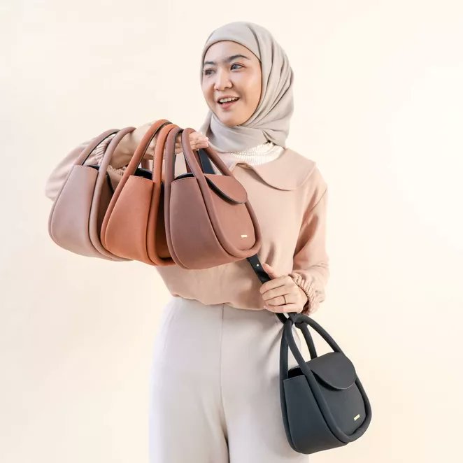 lapaknyaD's tweet photo. Rekomendasi tas lebaran
1) https://t.co/h8yDrlh3x9
2) https://t.co/nYB8PAZERu
3) https://t.co/pN8FGcBQmN
4) https://t.co/SwA8cUJ3GI

#slingbag #handbag #shoulderbag #tasbahu #selempang #lucu #cute #cantik #fashion #hariraya #formal #nonformal #daily #racun #shopee #rekomendasi https://t.co/A7QpEcZqBq