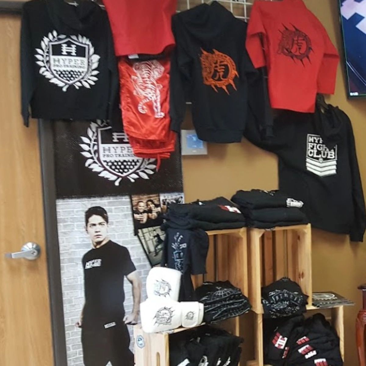 TeamTigerTexas's tweet photo. It's always nice being able to represent your favorite local businesses around town, so with that being said, do you have enough Team Tiger Martial Arts gear in your closet? #TeamTigerMartialArts #MartialArts #SelfDefense #McAllen #Kickboxing https://t.co/VH10wGf0nQ