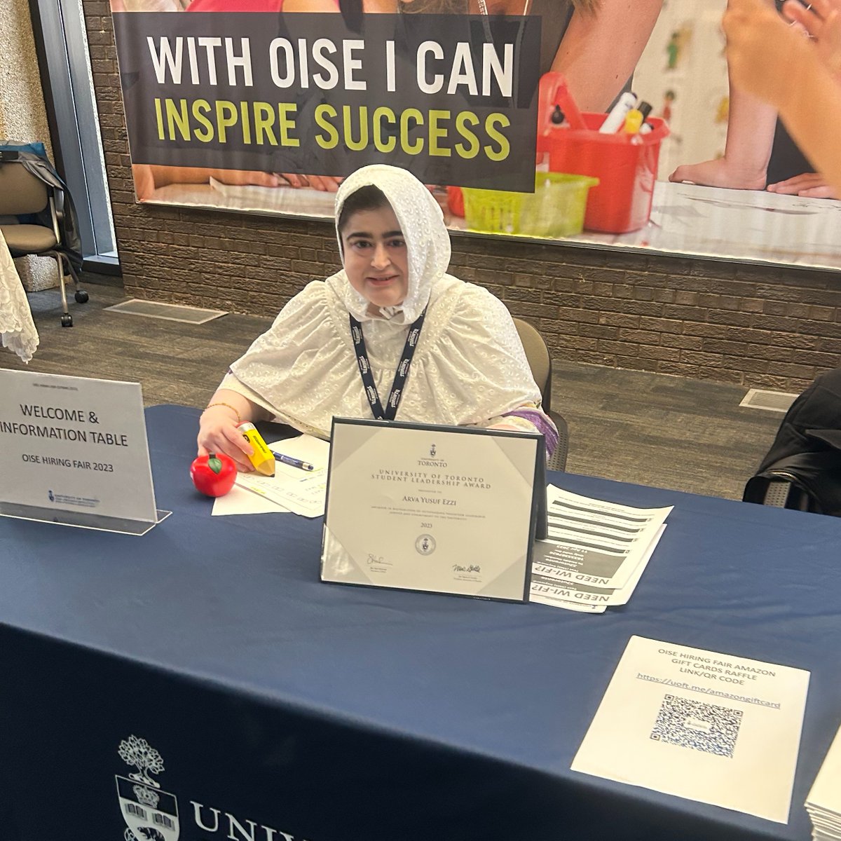 Bohras_Canada's tweet photo. Arva Ezzi, a young member of the @Dawoodi_Bohras Community of Toronto, has been named one of @OISEUofT's 2023 Student Leadership Award winners! Join us in celebrating Arva's remarkable achievements and inspiring leadership. 👏🏼 #WomenEmpowerment https://t.co/ITCoIyrjfL