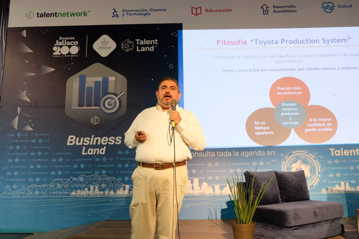 Estamos en @talentrepublic_, nuestro director, @JCostolaza, comparte los retos de emprender y la metodología de los '5 por qué' para hacer crecer tu negocio.
#TLand2023 #IMakeTalent #CREOMX