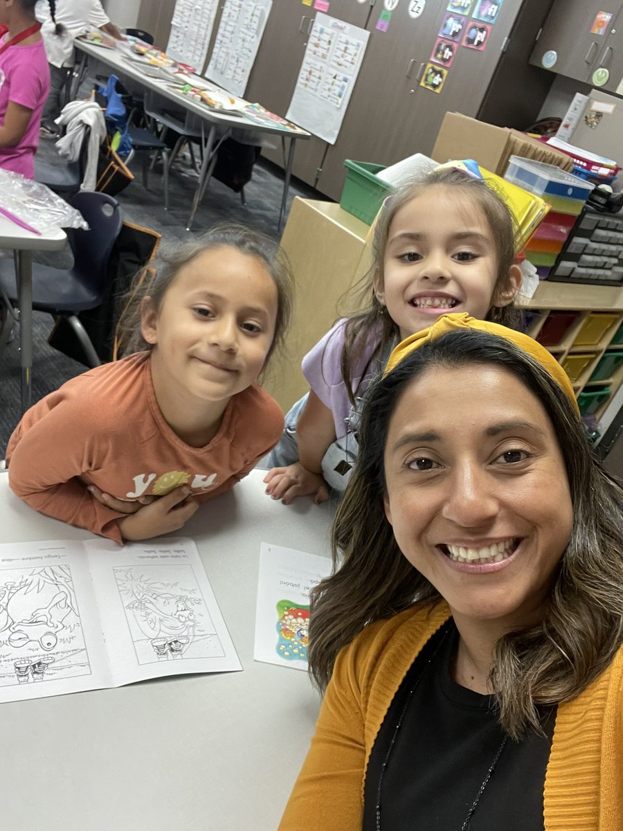 marisaochoa30's tweet image. When your kinder class earns development stations at the end of the day, but these sweet girls want to read with me instead of playing with their friends 🥰📚🥰📚🥰 #teacherwin #loveofreading @CyFairYeager @tylerhartCyFair