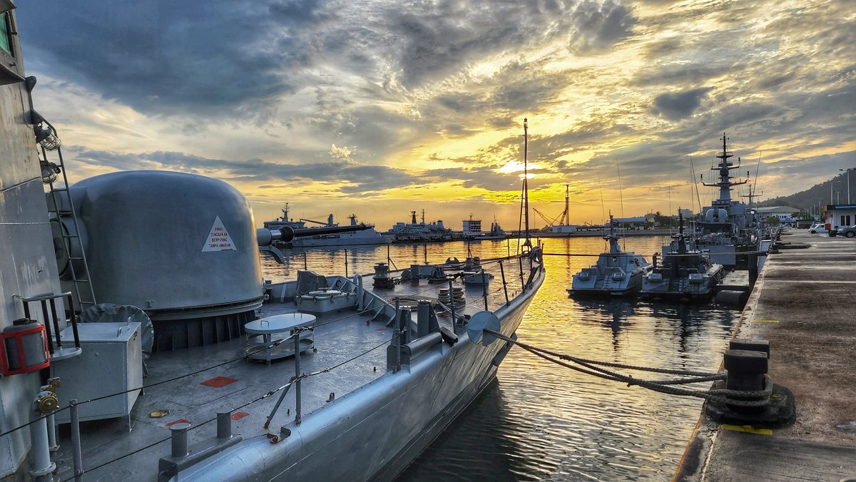 'Another day, another sunrise, another adventure.”

📸 : BK TLR Suhairi bin Mohamed Ali

#deminegaratercinta
#SediaBerkorban
#WeHavetheWatch
#EyesoftheRMN
#TLDM89