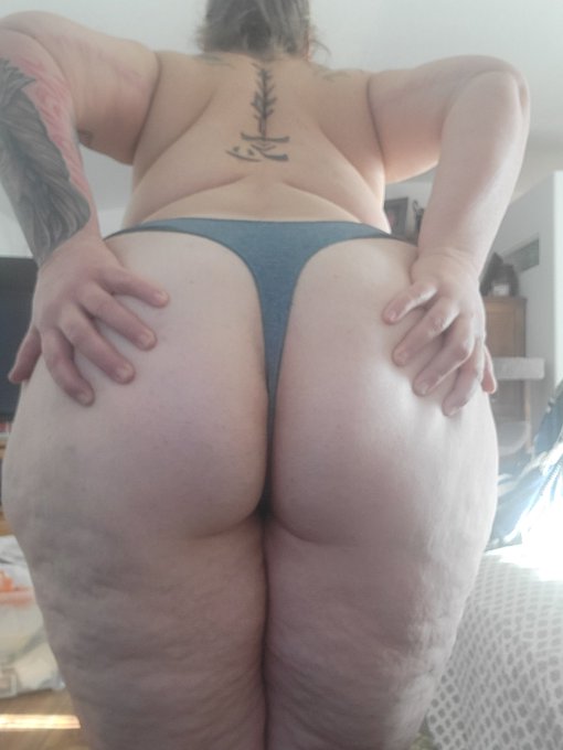 Still thicker than a snicker 😏 https://t.co/J9mtD3bGu3