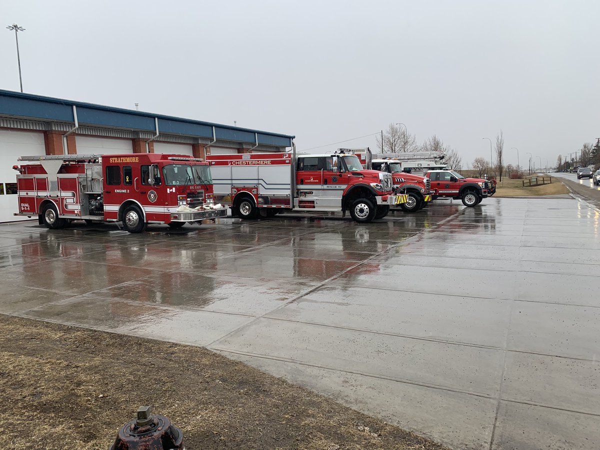 chiefcoutts's tweet photo. Love coming into work and seeing the #firefighters and officers #alwayslearning #alwaystraining Thanks to instructors from #lesserslaveregionalfireservice for delivering a couple of #engineoperations courses for us. Getting ready for the #bigburns tomorrow #growingupfire https://t.co/K0PBFPi2I4