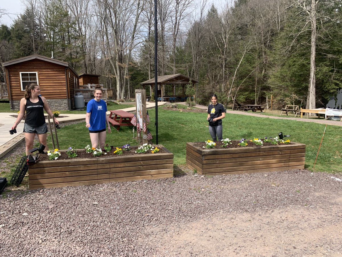 MisericordiaAD's tweet photo. @MUCougars @MisericordiaU @MisericordiaSB @MUCougarVB @MUW_Soccer celebrates @NCAADIII Week thru the charism of SERVICE! #gomacsports #GoodtobeaCougar https://t.co/0C0vTwTPxJ