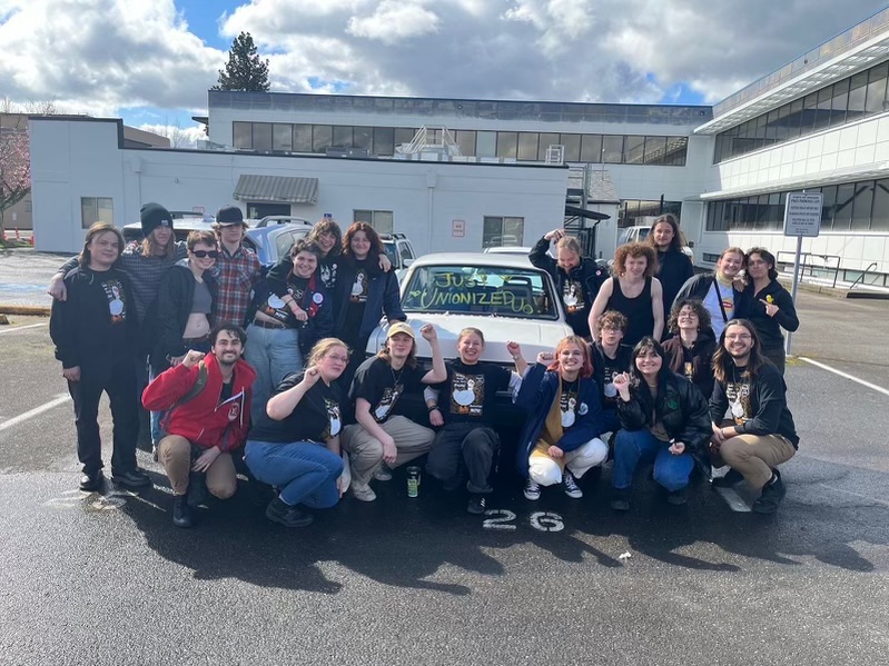 YDSA_'s tweet photo. The University of Oregon Student Worker Union has filed for certification with over 2,000 workers signing cards! If certified, they will become the biggest student worker union in the country! https://t.co/U3LLGocVzy