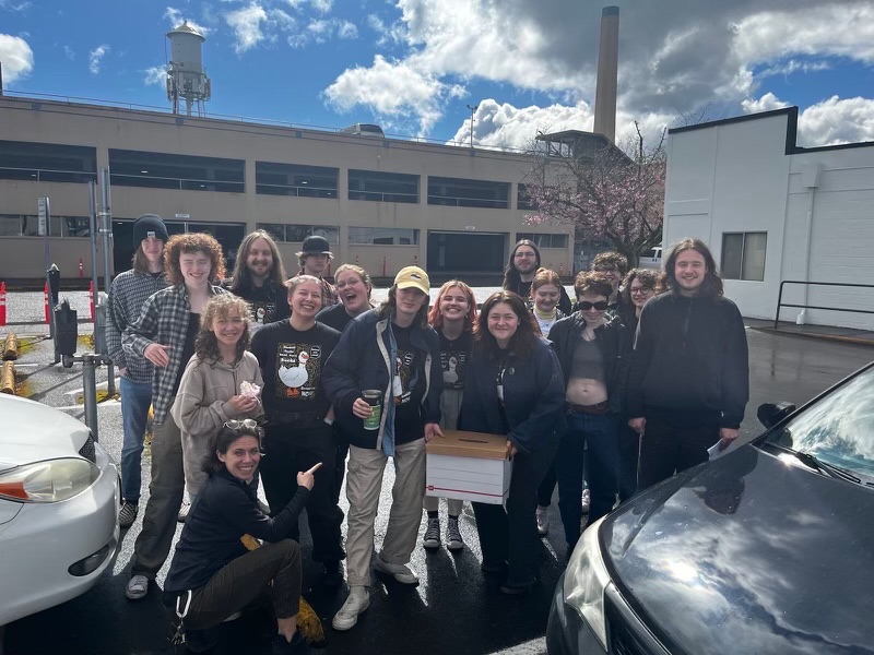 YDSA_'s tweet photo. The University of Oregon Student Worker Union has filed for certification with over 2,000 workers signing cards! If certified, they will become the biggest student worker union in the country! https://t.co/U3LLGocVzy