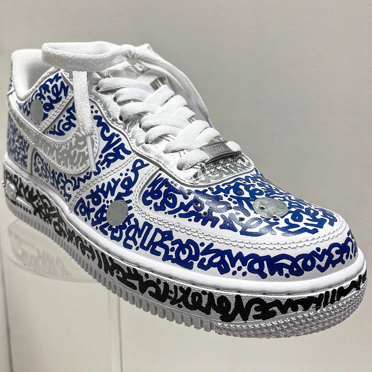 cleshen's tweet photo. Went to work on some Air Force 1s with some blue, black, and chrome #Krink #paintmarkers. Pretty happy about how they turned out. 😁👟#Nike
#CustomSneakers #CustomKicks #AF1 #AF1custom #NikeAF1 @Nike @KrinkNyc #paint #acrylic #graffiti #graffitiart #lineart #spraypaint #art #streetart #painting #ArtistsOnTwitter #DrawOnEverything #PaintOnEverything