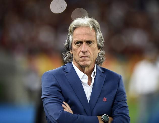 Flamengo e Jorge Jesus seguem negociando, e treinador não descarta retorno ao clube.

Não existe a menor possibilidade de o Fla esperar o fim do contrato com o Fenerbahçe (fim de maio). O clube negocia diretamente com JJ, e em nenhum momento houve negativa do treinador.