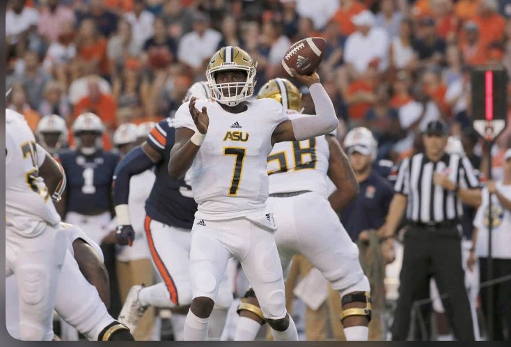 BlanksJavien's tweet photo. Extremely Blessed &amp; Honored to receive A D1 Offer from Alabama State University 🙏🏾🙏🏾!!!! @RecruitDemopol1 @BamaStateFB @erob50 https://t.co/vrXLU64DHC