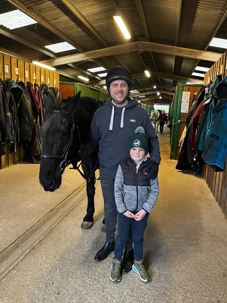 damomhaire's tweet photo. Apollo and me (and Theo). A fun ride @oxmardyke this evening #apollo #hesabeauty #ridinglesson #destressing #oxmardykeequestriancentre π΄ https://t.co/qAP9kZSpeu