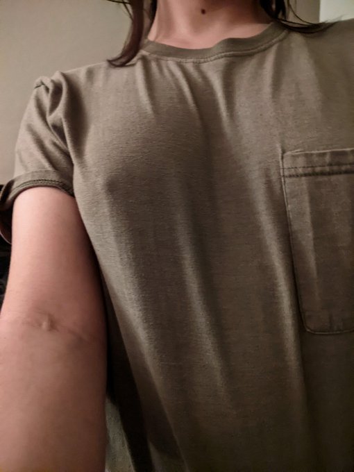 I never wear bras 😘😏 https://t.co/YvIcYRgm9o