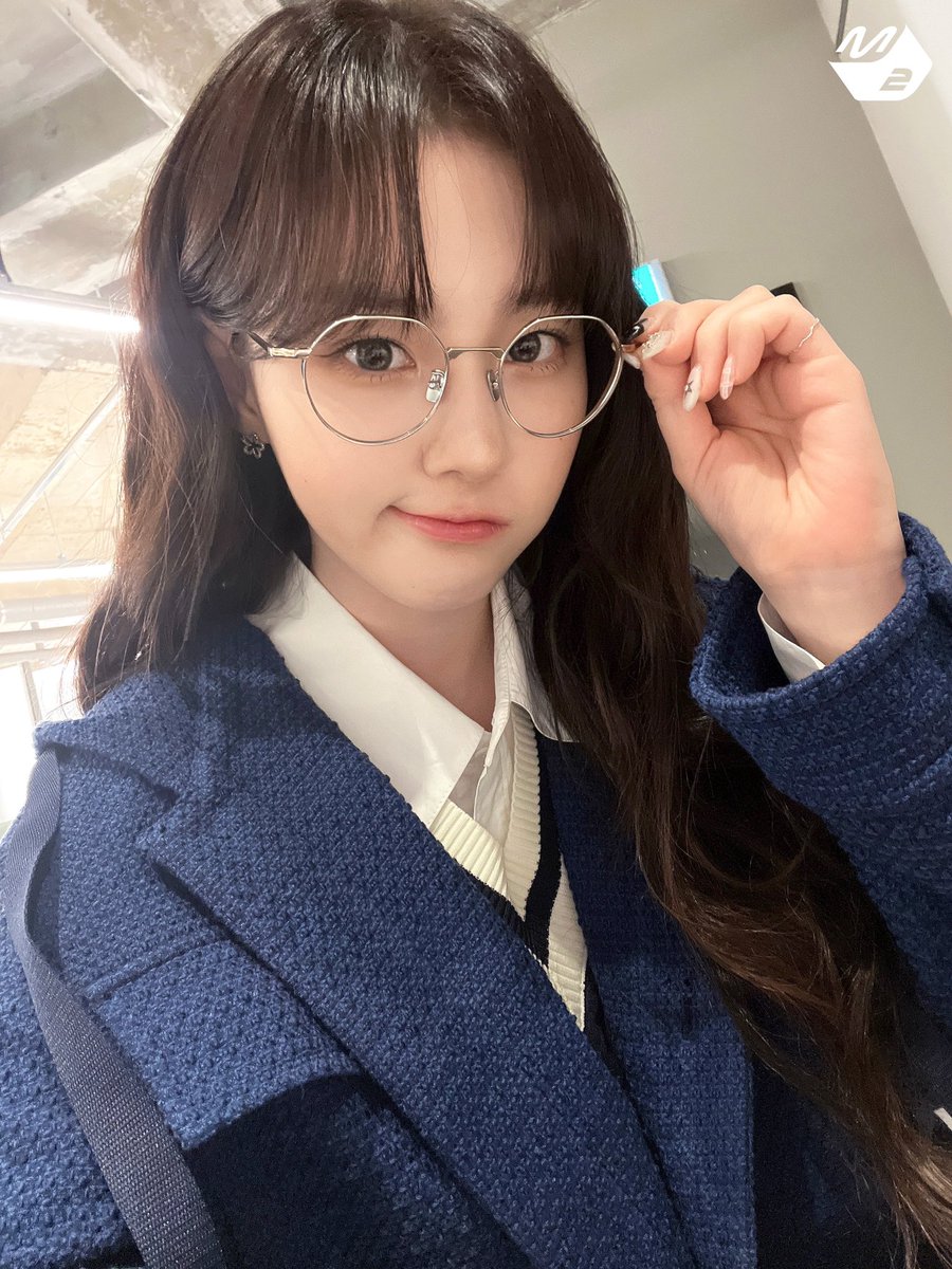 From Kep1erunners to office workers? 💼 Our Kep1erunners have transformed into something unexpected! Check out the behind the scenes of their transformation into TF team employees. Don't miss the broadcast on Mnet at 8 PM and on M2 YouTube channel at 9 PM tonight! 👋