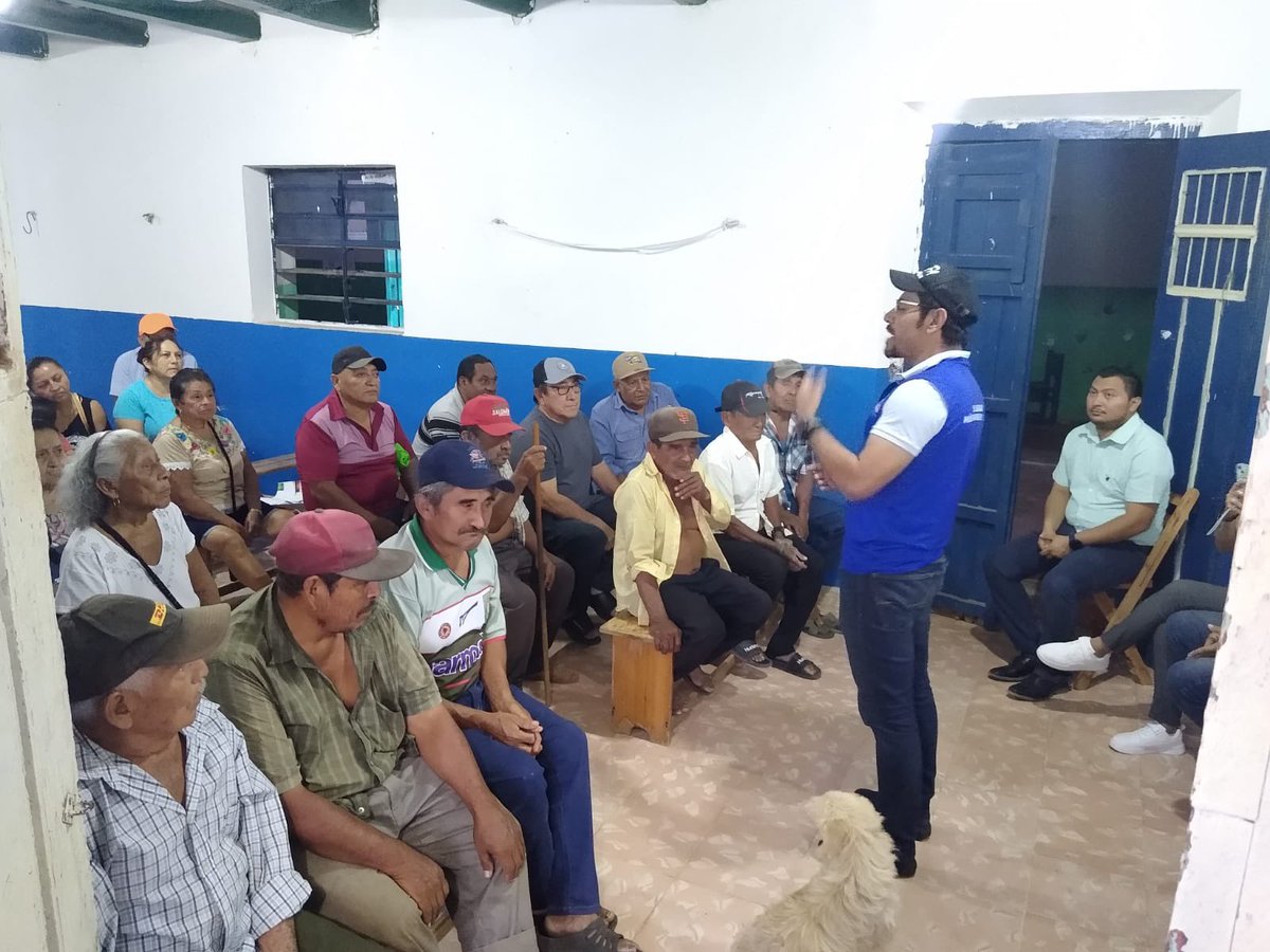 RafaMontalvoMx's tweet photo. Toca chamba en las comisarías de #Pustunich y #Yotholin donde junto con mis compañeros y compañeras Regidoras y Regidores, los comisarios municipales y ejidales en equipo con los ejidatarios hicimos diversos anuncios del próximo inicio de caminos sacacosechas. Este es el año de la consolidación del campo!