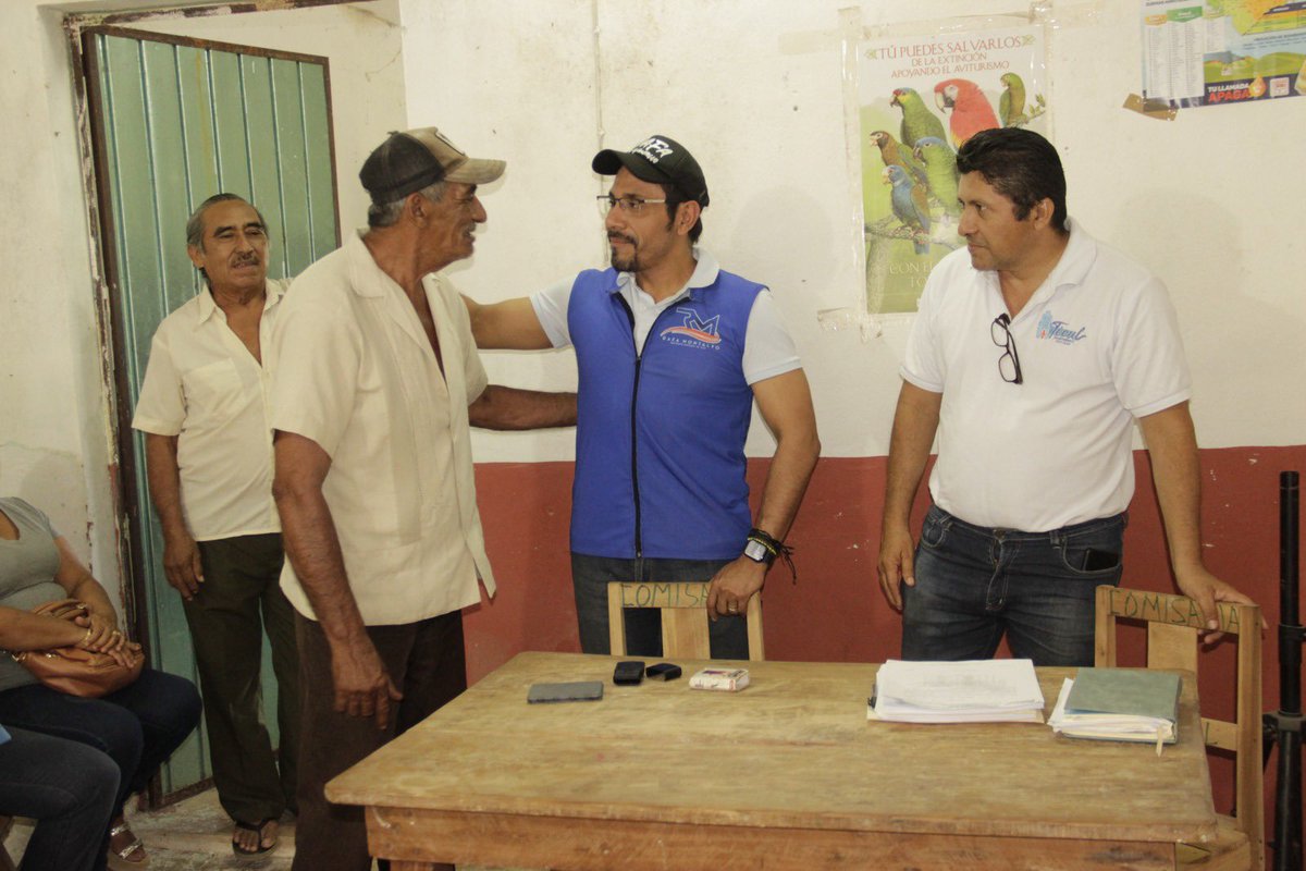 RafaMontalvoMx's tweet photo. Toca chamba en las comisarías de #Pustunich y #Yotholin donde junto con mis compañeros y compañeras Regidoras y Regidores, los comisarios municipales y ejidales en equipo con los ejidatarios hicimos diversos anuncios del próximo inicio de caminos sacacosechas. Este es el año de la consolidación del campo!