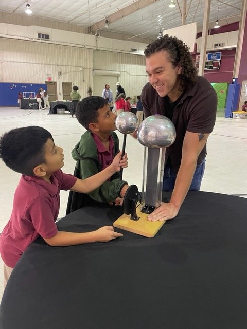CriddleMon11422's tweet photo. Stem Nola Live at Ralph J Bunche Stem Elementary! https://t.co/kKBTVMB8zd