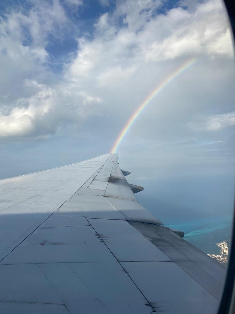 dan1975johnson's tweet photo. @British_Airways #BA2201 flight Gatwick to Cancun. Rainbow 🌈 Wing on 10/4/23. Once in a lifetime photo https://t.co/JjRE3HjVr5
