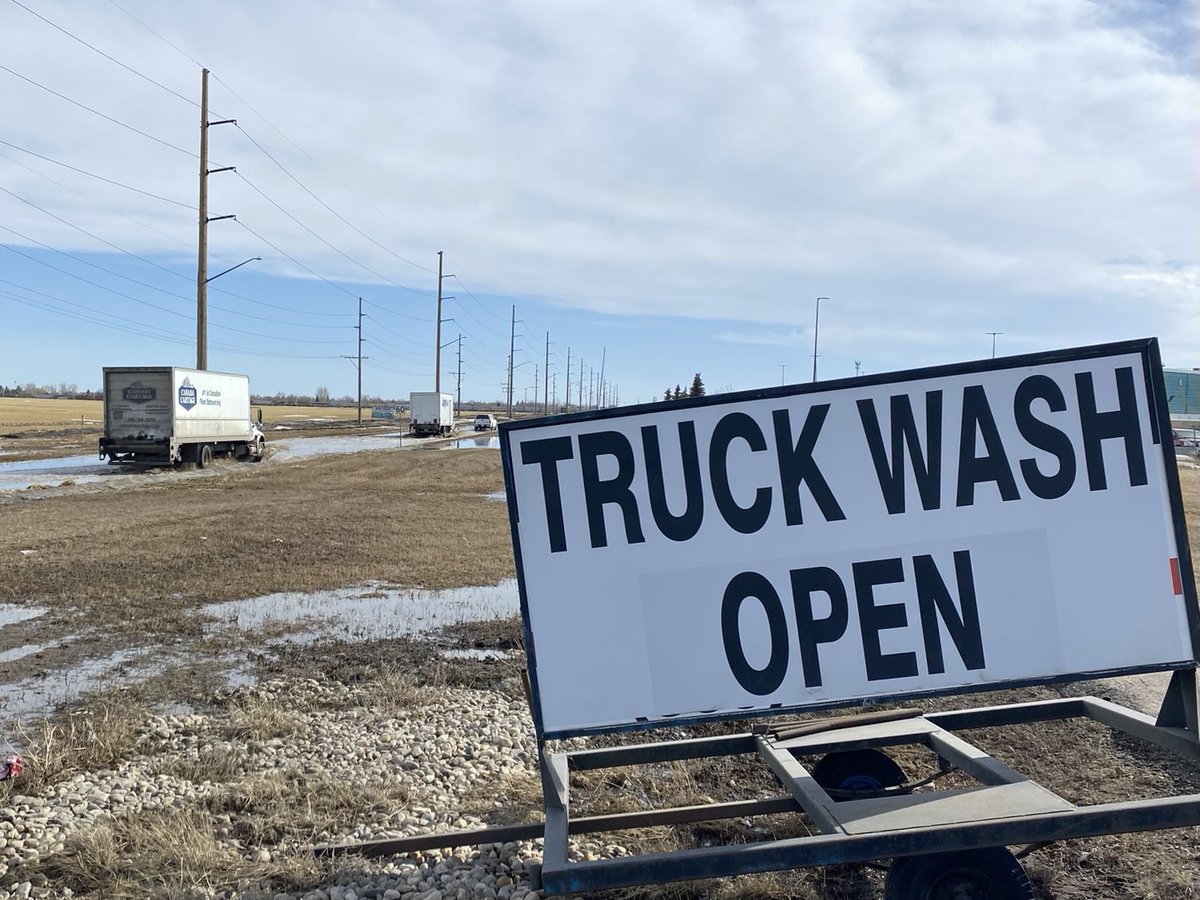 CTVGareth's tweet photo. Playing in Puddles….. that’s my job today.  Huge puddle on Fleet Street North had some drivers turning around…… but certainly not all. #yqrtraffic #yqr #spring #puddles #springpuddles https://t.co/6KAqs0mow7