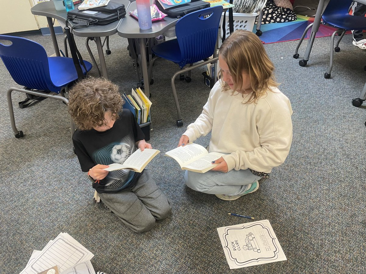 MrsGurney4's tweet photo. We are loving our interest based book clubs ❤️ #PeaceLoveParsons #InMarauderCountry #ParsonsPirates https://t.co/tfJFpRUOLs