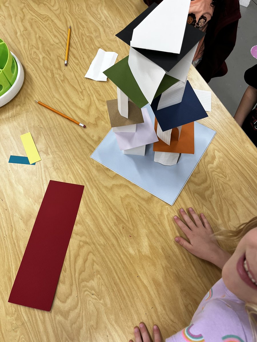 ArtyWISP's tweet photo. #paperonly sculptures in 2nd grade @wileyelementary https://t.co/FeOJHEcQrW