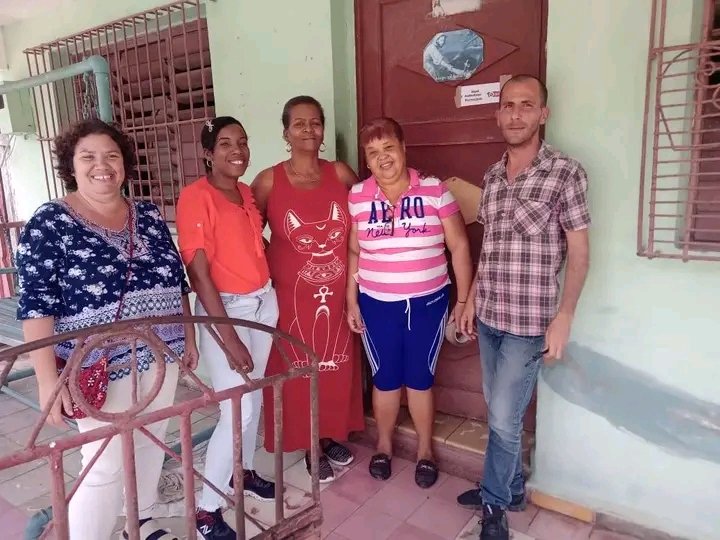cdr_cuba's tweet photo. 🚩A partir de hoy, en Encrucijada, Villa Clara, identificamos las 🏘️ de los delegados a la Asamblea Municipal #XCongresoCDR.

🙋Elena Casanova es una de esas cederistas que aportará sus criterios e ideas en el cónclave cederista.
#SomosDelBarrio #CDRCuba 
📸 Vía_ @CdrEncrucijada https://t.co/iYkklolC4A