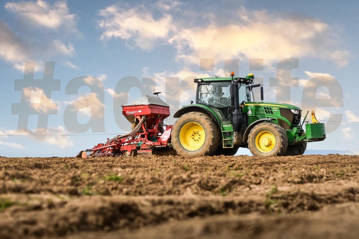 KerensaCobbled1's tweet photo. 📸 Captured a stunning shot of A J Heywood &amp; Sons Agricultural &amp; Plant Contractors out drilling yesterday! 🚜🌱 The @KvernelandGroup UK  drill works seamlessly with the beautiful views in the background ☀️ 

#agrilife #agriculture  #drilling #kverneland #agdrive #kcagrilife https://t.co/xw1TOiMGhE