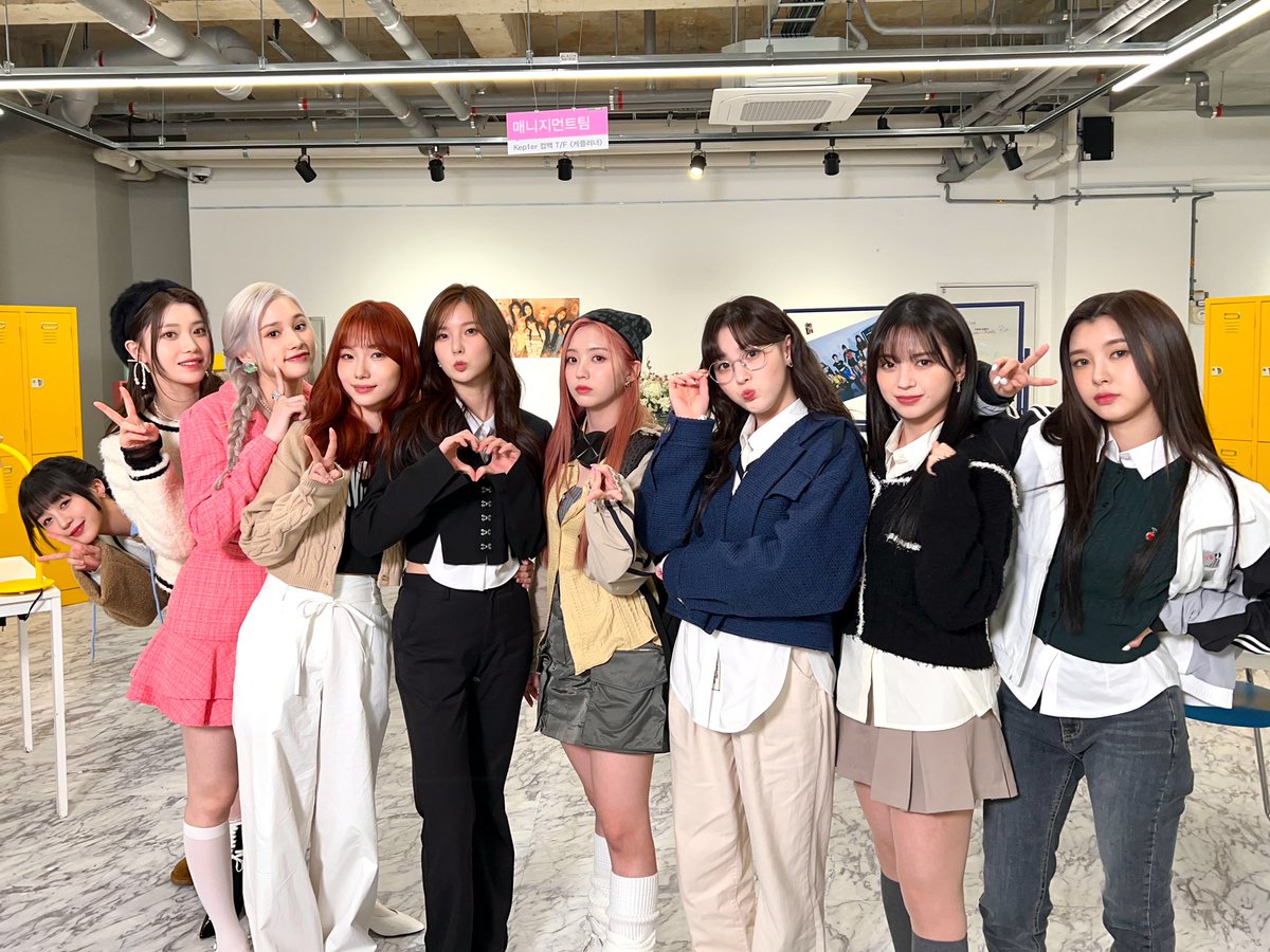 Catch the Moment📸 The Kep1erunner squad ran with all their might to promote Kep1er, transforming into office workers. They'll keep running hard for Kep1er, so don't forget to tune in and support them next week🫶