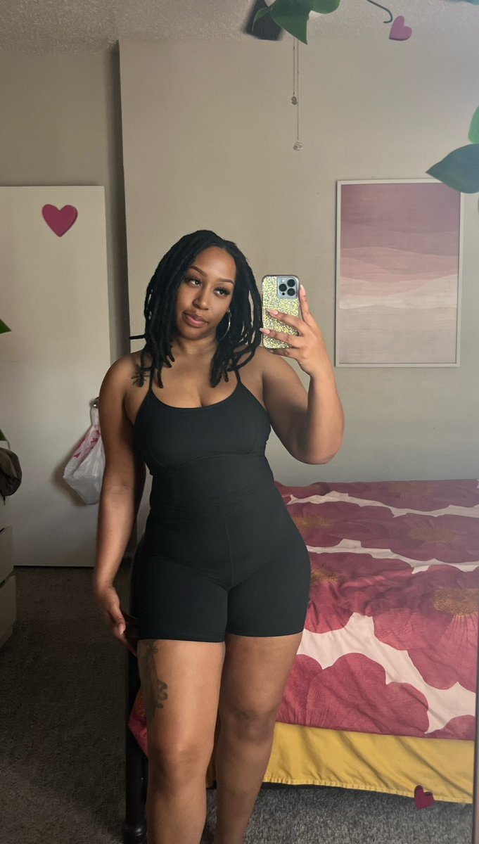 breezywonderr's tweet photo. Do they have surgery for knockknees🤔 https://t.co/6q8VQhNtjy