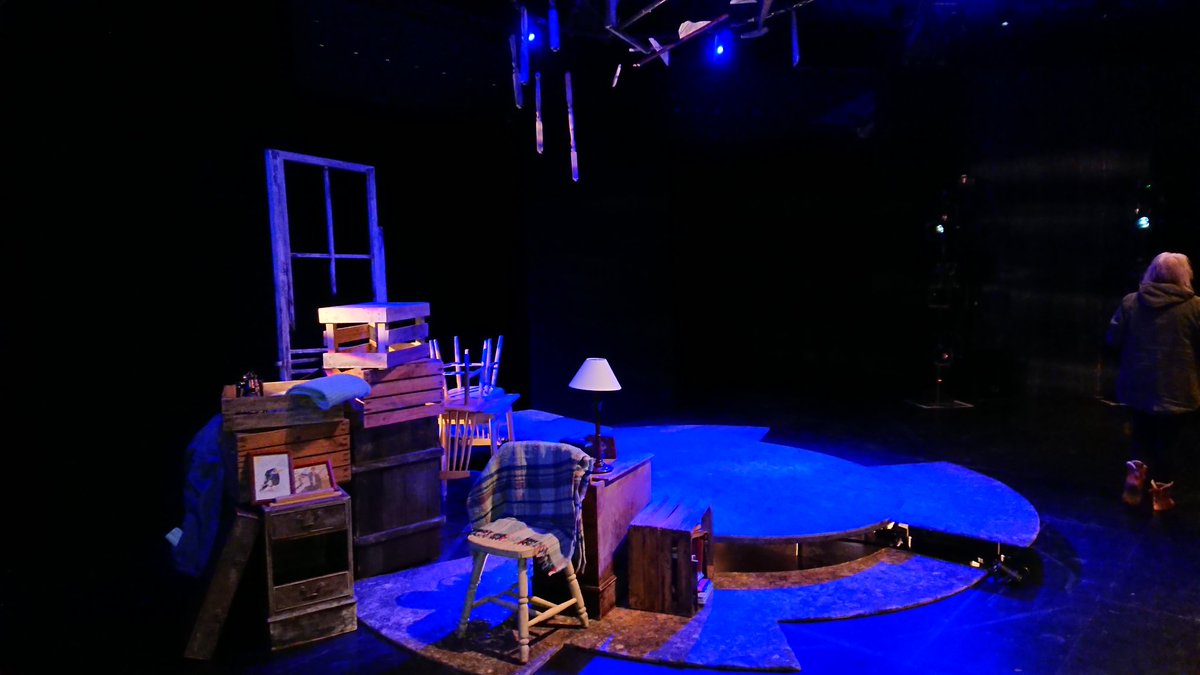 vonderfecht's tweet photo. An engaging & thought-provoking show with #TooMuchWorldAtOnce at @ClwydTweets.πππ Lovely to chat to the cast & crew afterwards & realise how many @bottc productions we have seen. (#Sparkplug, #UnderThreeMoons, #LastQuizNightOnEarth). Catch this rare bird on tour if you can.π https://t.co/bWfwR332Q8