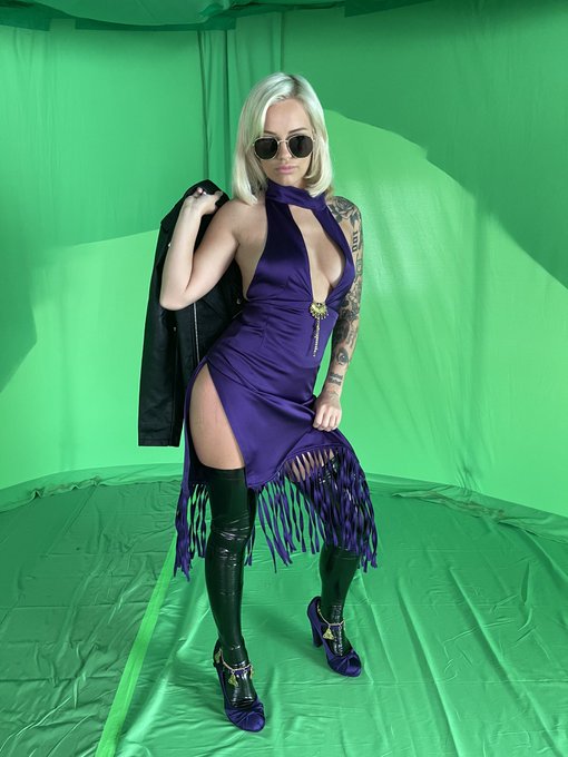 2 pic. On set for @badoinkofficial today #bts  #TEKKEN8 as Nina Williams ? https://t.co/Cfde9VWE19