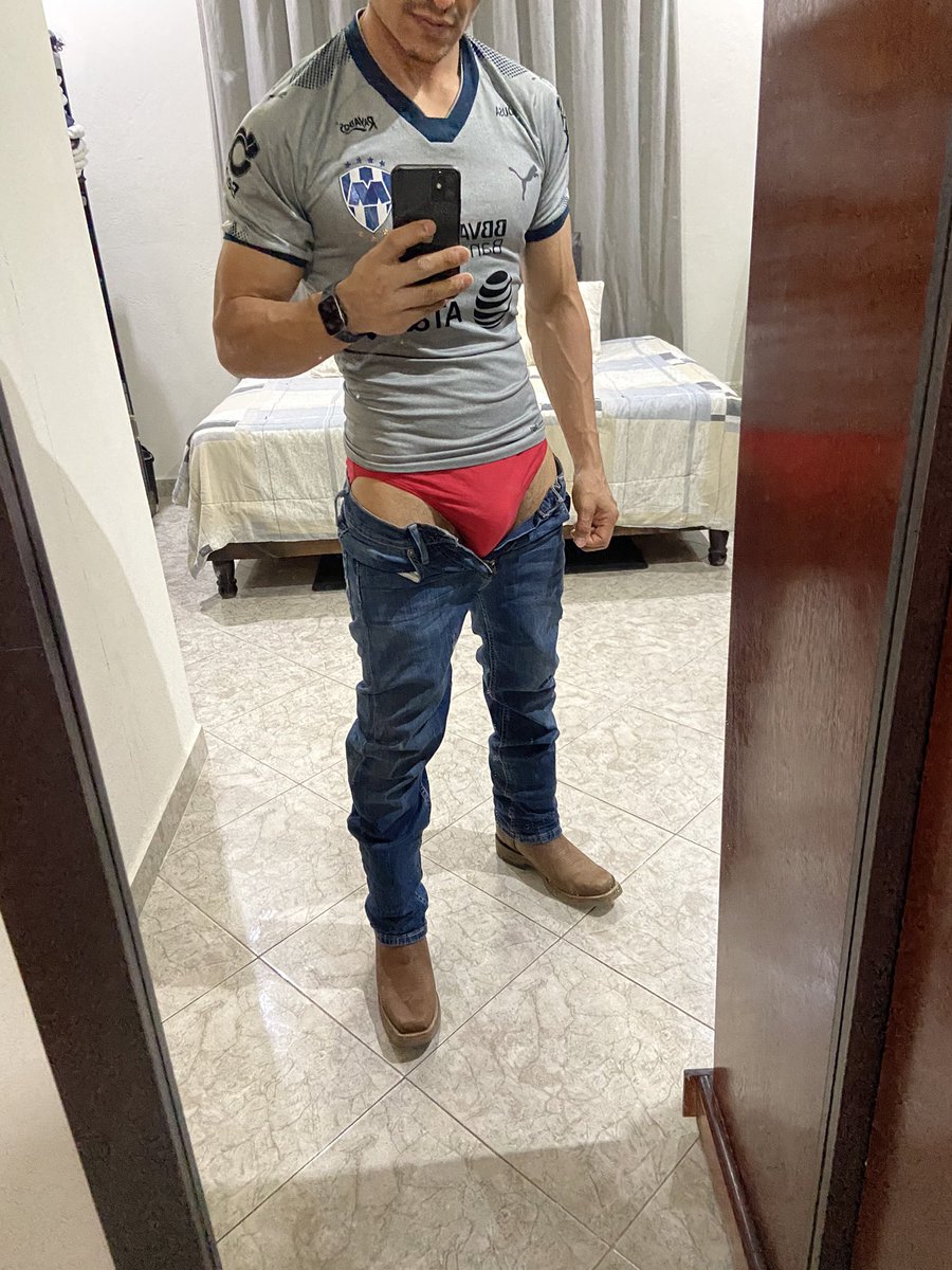 Este vato regio enseñando la #Trusa 🩲