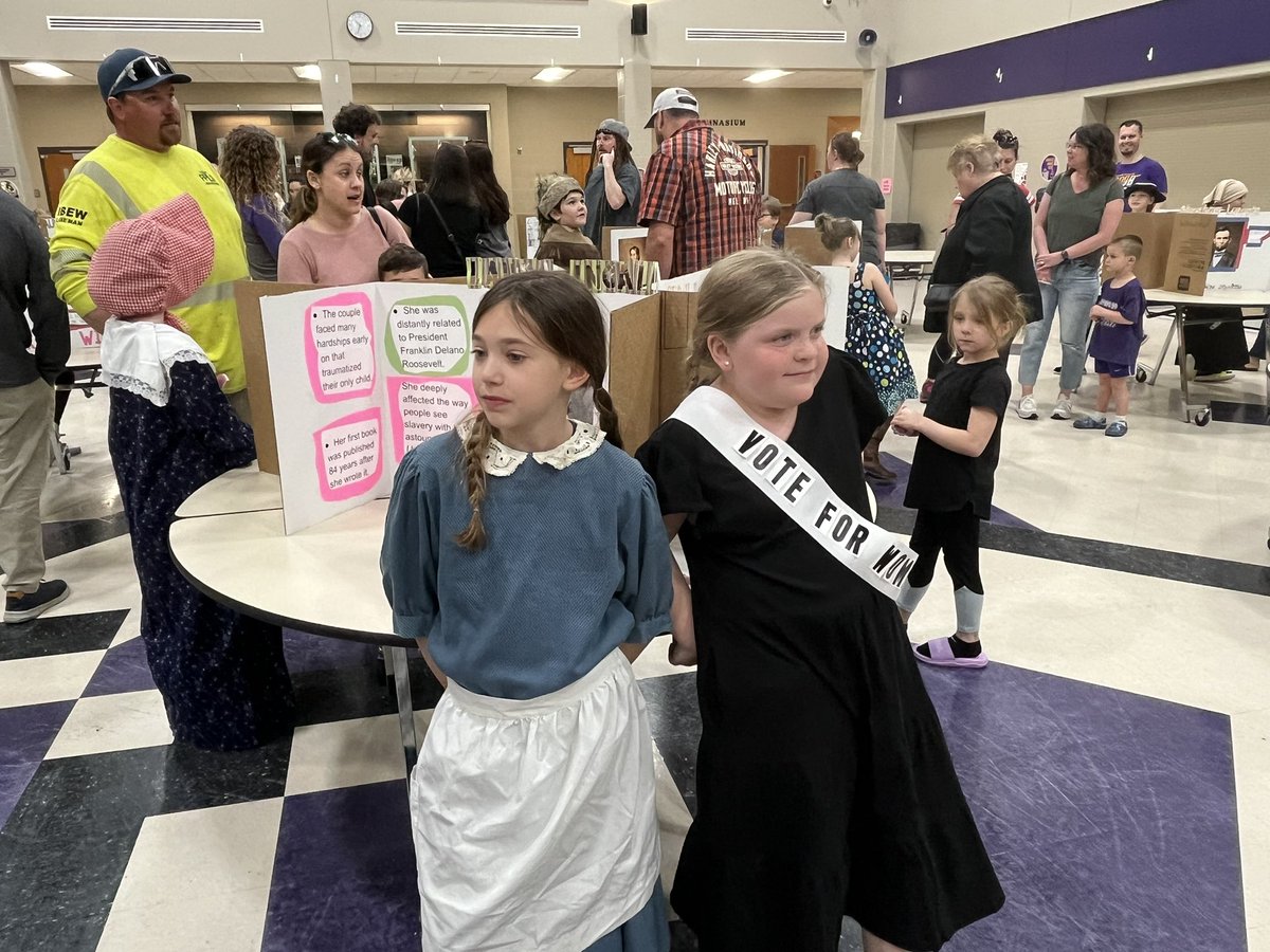 H_ElemPrincipal's tweet image. Third grade students did a fabulous job portraying historical figures during the Wax Museum. The outfits and presentations were spot on!  Great job! @HolgateSchools