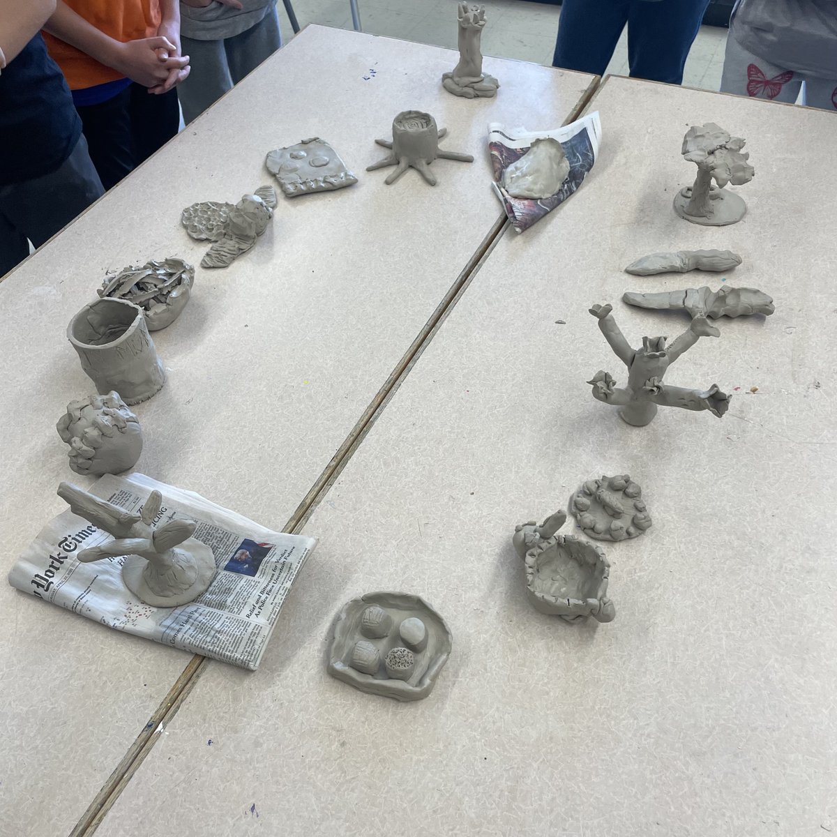 Before and After. We're having a lot of fun over here!

Pre-assessment sculptures: what can you make that is hollow, has a minimum of three different textures, and a unique form?

#D90Learns #D90Art