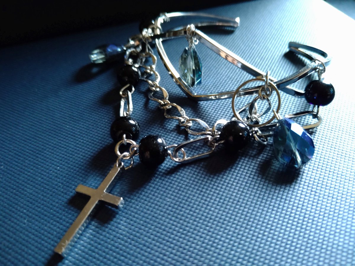 blackdark_0's tweet photo. 販売予定今の所はありませんが…自分の好きを詰め込んだ物を作っています🍀
歯車、チェーン、クロス等好きでそれらを使ったアクセサリーや思いついた物等いろいろ作っています(*^^*) https://t.co/LdytGAU5lB