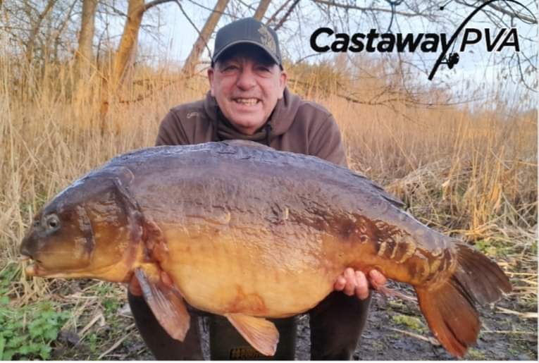 Derek "The Don" Ritchie.
"One of the oldest carp living in Monk's pit the lovely Double D. A handful of essential and Hybrid freebies soaked in Smart liquid a salty squid 🐙 wafter in a  Castaway PVA solid bag full of Mainlinebaits pellets.