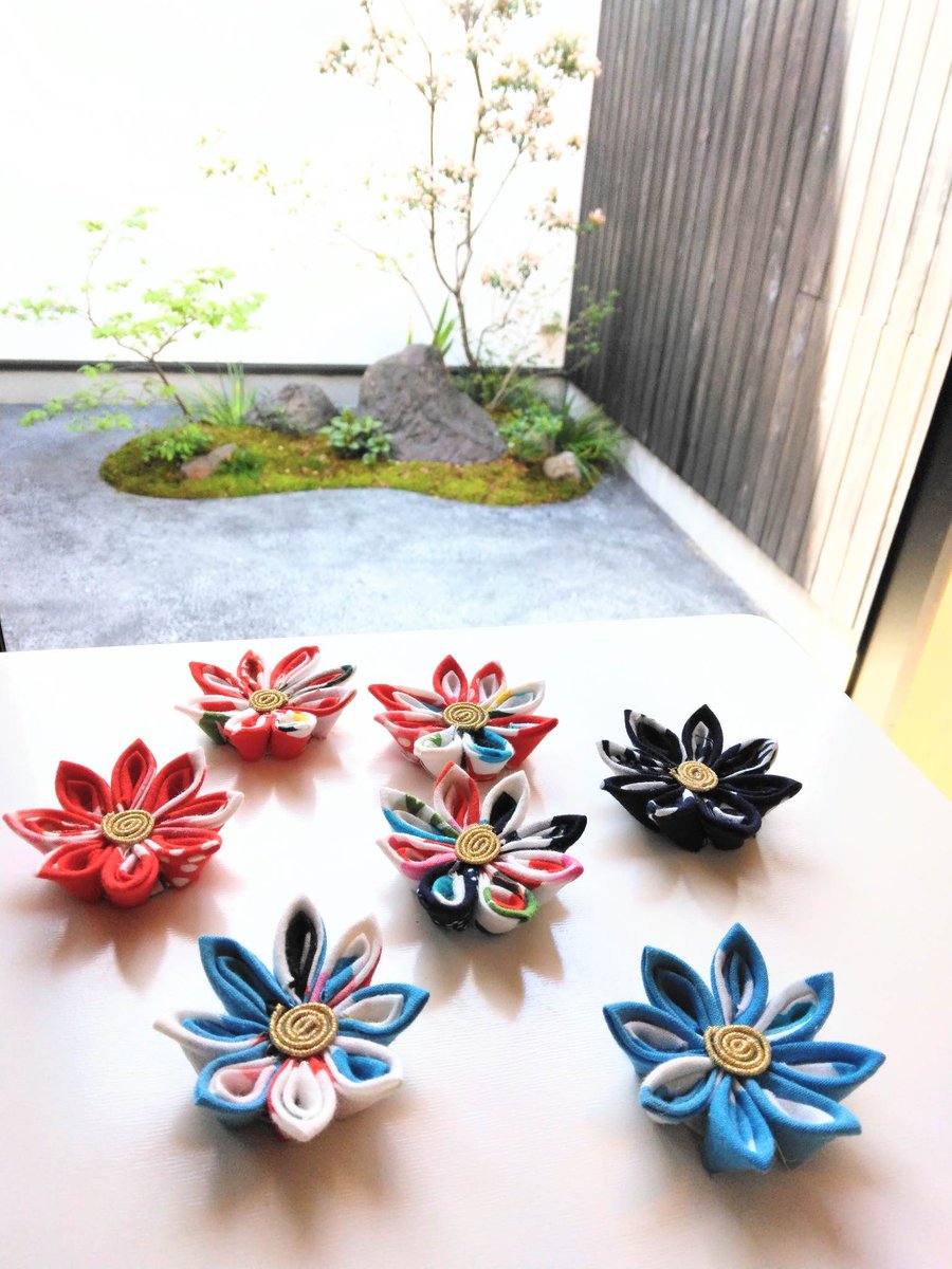 chirimenbunnyjp's tweet photo. @japantravelbug @BellaDiGrazie Thanks for your interest! Not only are tweezers unnecessary, but the cloth used in this kit is actually cut from leftover fabric from the traditional craft in Sakai City Chusen dyeing
The idea is to let people know about the two traditions #tsumamizaiku and #Chusen dyeing! https://t.co/YgolgUkAZO
